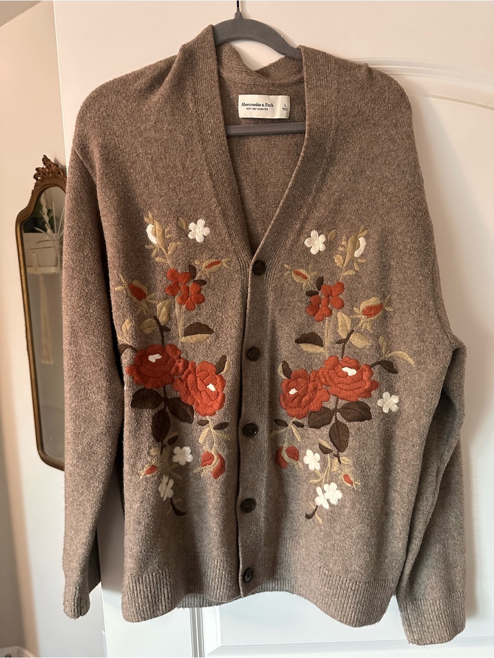 Abercrombie & Fitch Taupe Floral Embroidered Cardigan Sweater men’s L
